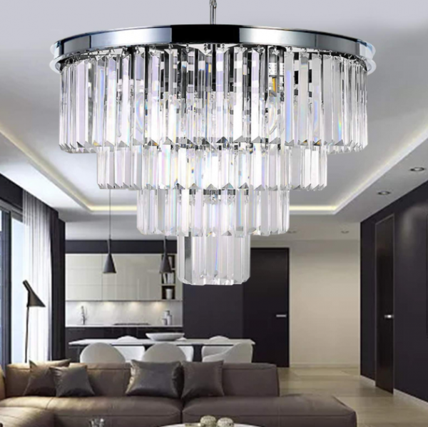 Kamar remaja dengan langit-langit tinggi dan kandelaber kristal untuk nuansa Eropa mewah